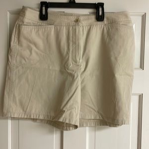 NEW W/ NO TAGS women’s Caslon (Nordstrom) Khaki Shorts Size 14
